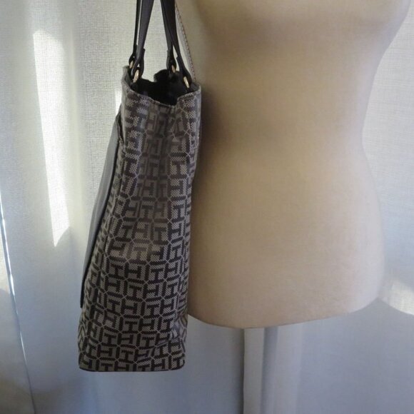 TOMMY HILFIGER. TH Monogram Brown Tote . Authentic ! $ 108.00 - Picture 12 of 12